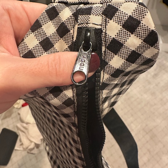 Baggu gingham medium crescent - Picture 5 of 5